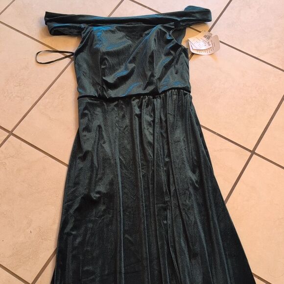 NWT After Six Draped Cuff Off-the-Shoulder Velvet Maxi Dress Pockets Evergreen 8 - Picture 3 of 15